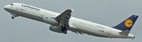 D-AISR @ EDDL - Lufthansa, is climbing out at Düsseldorf Int´l(EDDL), bound for Malaga(LEMG) - by A. Gendorf