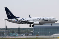 YR-BGF @ VIE - TAROM - by Chris Jilli