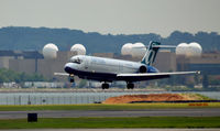 N988AT @ KDCA - Landing National - by Ronald Barker