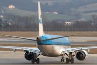 PH-EZR @ LOWW - KLM EMB190 - by Andy Graf - VAP