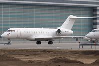HB-JRX @ LOWW - BD-700