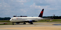 N177DZ @ KATL - Taxi Atlanta - by Ronald Barker