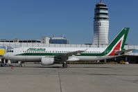 EI-DSC @ LOWW - Alitalia Airbus 320 - by Dietmar Schreiber - VAP