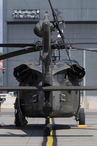 94-26570 @ LOWW - US Army Sikorsky UH60 Black Hawk