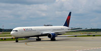 N836MH @ KATL - Taxi Atlanta - by Ronald Barker