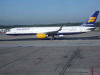 TF-FIP @ EDDH - Iceland 757 - by christian maurer