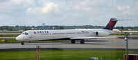 N932DL @ KATL - Taxi Atlanta - by Ronald Barker