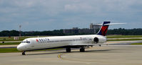N949DN @ KATL - Taxi Atlanta - by Ronald Barker