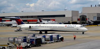 N955DL @ KATL - Taxi Atlanta - by Ronald Barker