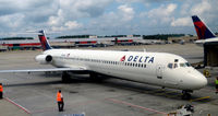N955DL @ KATL - Taxi Atlanta - by Ronald Barker