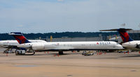 N917DN @ KDCA - Gate 19 National - by Ronald Barker