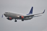 LN-RGA @ EGLL - Finals to 27L in heavy drizzle. - by John Coates