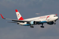 OE-LAT @ VIE - Austrian Airlines - by Joker767