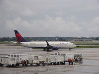 N383DN @ ATL - 737-800 - by christian maurer