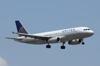 N498UA @ DFW - Landing at DFW Airport - by Zane Adams