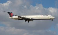 N928DL @ MIA - Delta MD-88