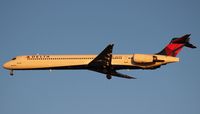 N932DN @ TPA - Delta MD-90