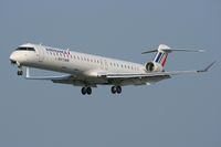 F-GRZK @ LFRB - Canadair Regional Jet CRJ-702, Short Approach Rwy 25L, Brest-Bretagne Airport (LFRB-BES) - by Yves-Q