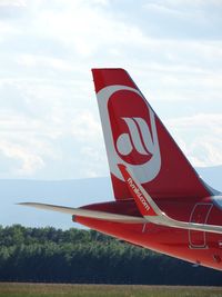 OE-LER @ LOWG - Sharklet - by Paul H
