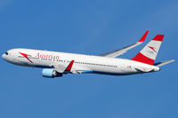 OE-LAT @ VIE - Austrian Airlines - by Chris Jilli