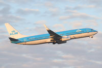 PH-BXM @ LOWW - KLM B737 - by Thomas Ranner