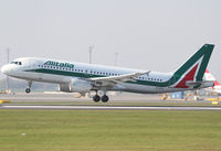 EI-DTG @ LOWW - Alitalia A320 - by Thomas Ranner