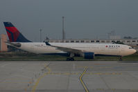 N860NW @ LFPG - Taxiing - by micka2b