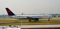 N522US @ KATL - Taxi Atlanta - by Ronald Barker
