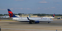 N372DA @ KATL - Taxi Atlanta - by Ronald Barker