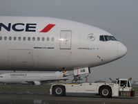 F-GSQB @ LFPG - AFR256 roule pour le parking destination Singapour - by Jean Goubet-FRENCHSKY