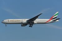 A6-EBI @ LOWW - Emirates Boeing 777-300 - by Dietmar Schreiber - VAP