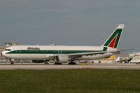 I-DEID @ KMIA - Alitalia - by Triple777