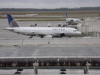 N493UA @ IAH - a320 - by christian maurer