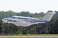 N924AC @ KPDK - Beech 200 Super King Air [BB-483] Atlanta-Dekalb Peachtree~N 21/04/2010 - by Ray Barber