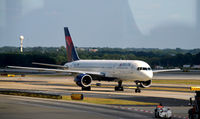 N671DN @ KATL - Taxi Atlanta - by Ronald Barker