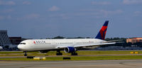 N834MH @ KATL - Taxi Atlanta - by Ronald Barker