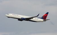N37700 @ KLAX - Boeing 737-800 - by Mark Pasqualino