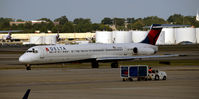 N911DE @ KATL - Taxi Atlanta - by Ronald Barker