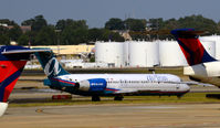 N947AT @ KATL - Taxi Atlanta - by Ronald Barker