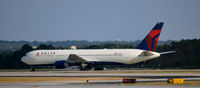N140LL @ KATL - Landing Atlanta - by Ronald Barker