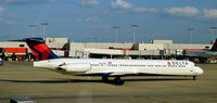 N907DE @ KATL - Taxi Atlanta - by Ronald Barker