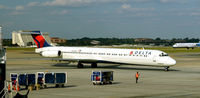 N909DE @ KATL - Taxi Atlanta - by Ronald Barker