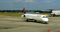 N909DE @ KATL - Taxi Atlanta - by Ronald Barker