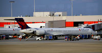 N915DN @ KATL - Atlanta - by Ronald Barker