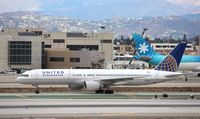 N552UA @ KLAX - Boeing 757-200 - by Mark Pasqualino