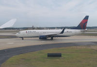 N3767 @ ATL - side by side with my A-340 - by olivier Cortot