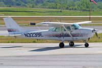 N3239E @ KPDK - Cessna 172N Skyhawk [172-71478] Atlanta-Dekalb Peachtree~N 18/04/2010 - by Ray Barber