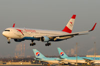 OE-LAX @ VIE - Austrian Airlines - by Chris Jilli