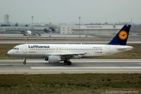 D-AIPL @ LTBA - Taken from the Fly Inn Shopping Mall. - by Carl Byrne (Mervbhx)