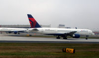N523US @ KATL - Taxi Atlanta - by Ronald Barker